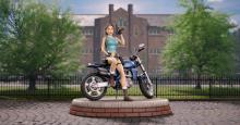 Dark Horse představuje novou sošku klasické Lary na motorce